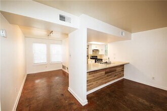 1305 Lorrain St in Austin, TX - Building Photo - Building Photo