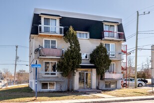 390 Copernic Av in Laval, QC - Building Photo