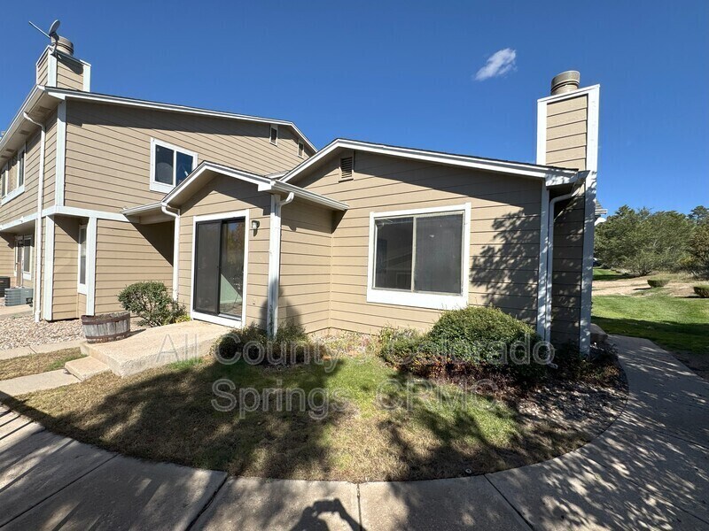 2713 Hearthwood Ln in Colorado Springs, CO - Building Photo
