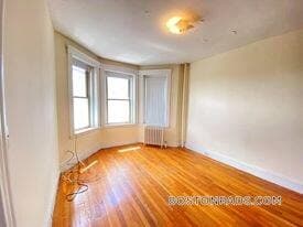 1209 Boylston St in Boston, MA - Foto de edificio - Building Photo