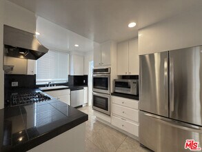 120 Crescent Dr in Beverly Hills, CA - Foto de edificio - Building Photo