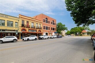 142 West St in New Braunfels, TX - Building Photo - Building Photo