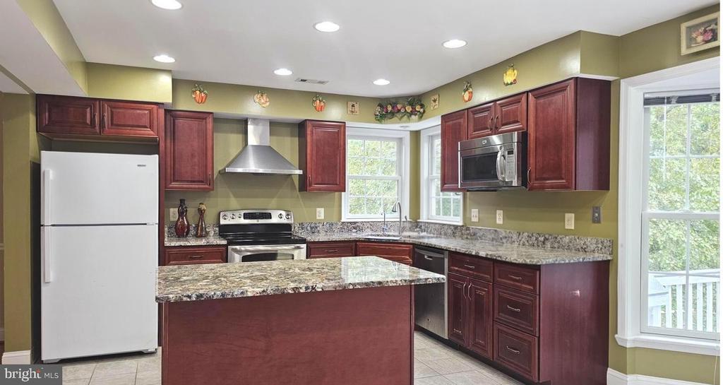 10 Forest Brook Ct in Germantown, MD - Building Photo