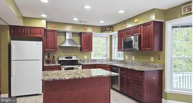 10 Forest Brook Ct