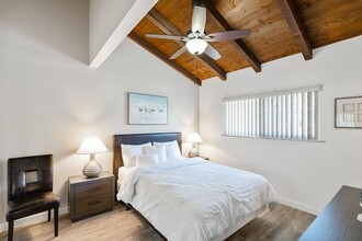 207 Oswego Ave in Huntington Beach, CA - Foto de edificio - Building Photo