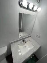 905 Brickell Bay Dr, Unit 1423 in Miami, FL - Foto de edificio - Building Photo