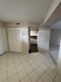 3253 Foxcroft Rd, Unit G109 in Miramar, FL - Building Photo - Building Photo