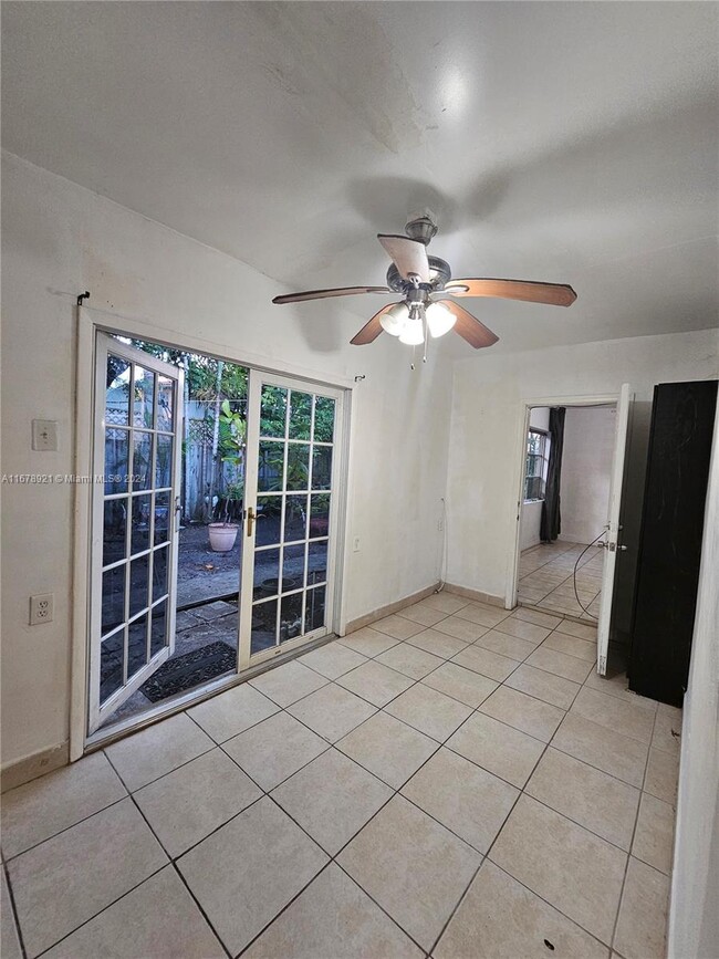 655 SW 19th Rd-Unit -2 in Miami, FL - Building Photo - Building Photo