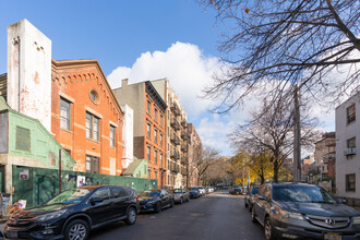 95 S 10th St in Brooklyn, NY - Foto de edificio - Building Photo