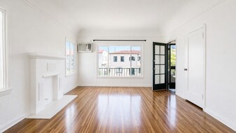 339 N Ogden Dr, Unit 1/2 in Los Angeles, CA - Building Photo
