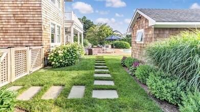 13A Brushy Neck Ln in Westhampton, NY - Building Photo - Building Photo