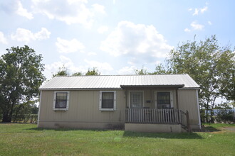 716 West St in Yoakum, TX - Building Photo - Building Photo