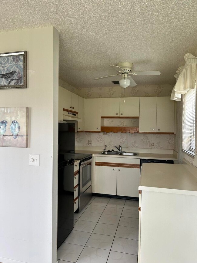 property at 21 Lake Vista Trail