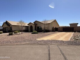 13031 W Stella Ct in Litchfield Park, AZ - Building Photo
