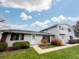 1426 Ellisville Ln in Schaumburg, IL - Building Photo