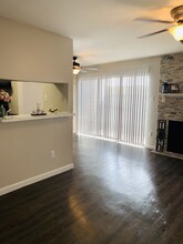 Crescent Place in Houston, TX - Building Photo - Building Photo