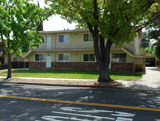 228 Carlton Ave in Los Gatos, CA - Foto de edificio - Building Photo