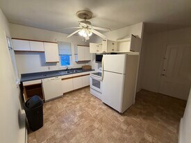 74 Mount Prospect St, Unit 2F in Bridgewater, MA - Building Photo