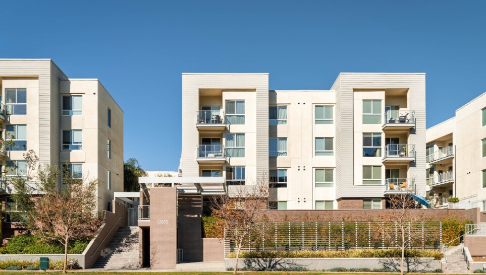 12655 Bluff Creek Dr, Unit 202 in Los Angeles, CA - Building Photo