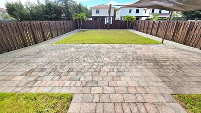 10032 NW 87th Terrace in Doral, FL - Building Photo - Building Photo