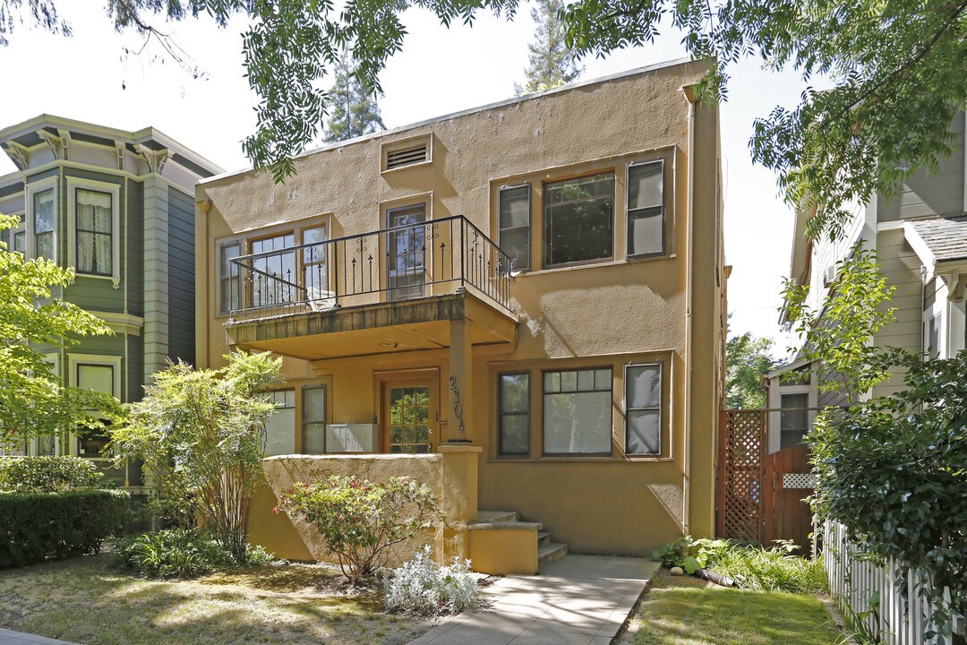 2304 H St in Sacramento, CA - Foto de edificio