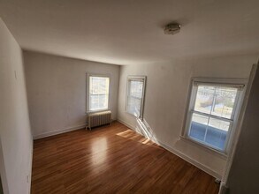 37 Jennings Ave-Unit -3 in Patchogue, NY - Building Photo - Building Photo