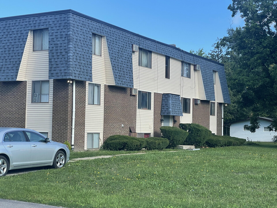 Tradewinds Apartments in Sheffield Lake, OH - Building Photo