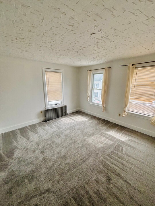 36 W Simpson St in Mechanicsburg, PA - Foto de edificio