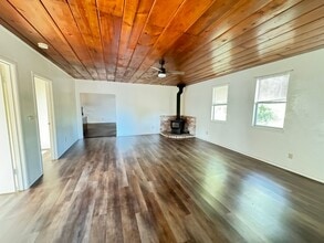 330 Starr Dr in Yuba City, CA - Building Photo - Building Photo