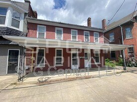 239 E King St in Shippensburg, PA - Building Photo