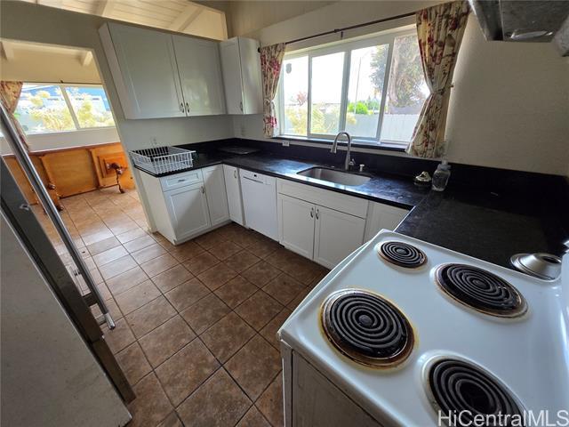 2447 Auhuhu St in Pearl City, HI - Building Photo - Building Photo