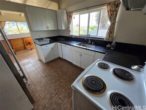 2447 Auhuhu St in Pearl City, HI - Building Photo - Building Photo