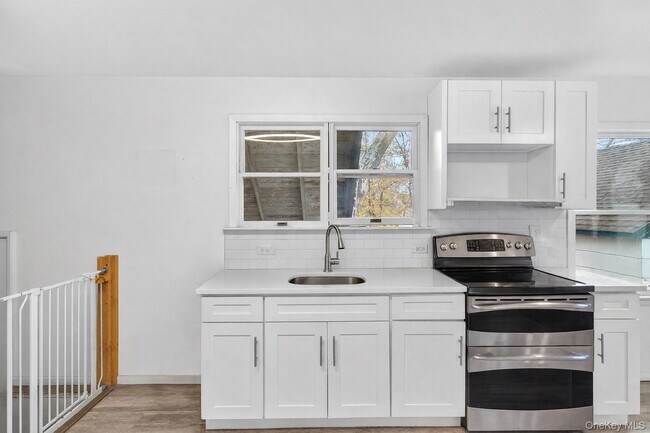 36 Swezey Pl in Monroe, NY - Building Photo - Building Photo