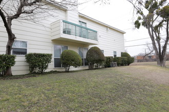 East Side Apartments in Dallas, TX - Building Photo - Building Photo