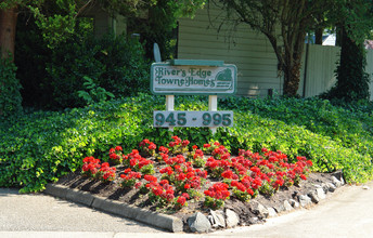 Rivers Edge Townhomes in Eugene, OR - Building Photo - Building Photo