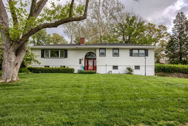 property at 2825 S 106th St
