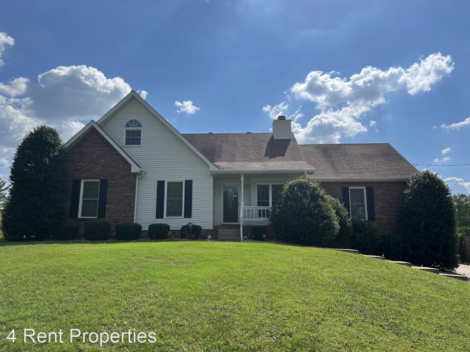 3427 Clearwater Dr in Clarksville, TN - Building Photo