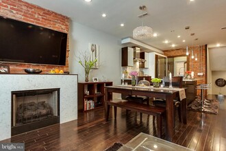 328 S 15th St-Unit -3 in Philadelphia, PA - Building Photo - Building Photo