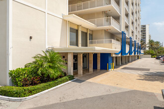 Admiralty Towers in Pompano Beach, FL - Building Photo - Building Photo