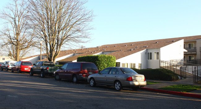 Pine Tree Harbor in Tacoma, WA - Foto de edificio - Building Photo