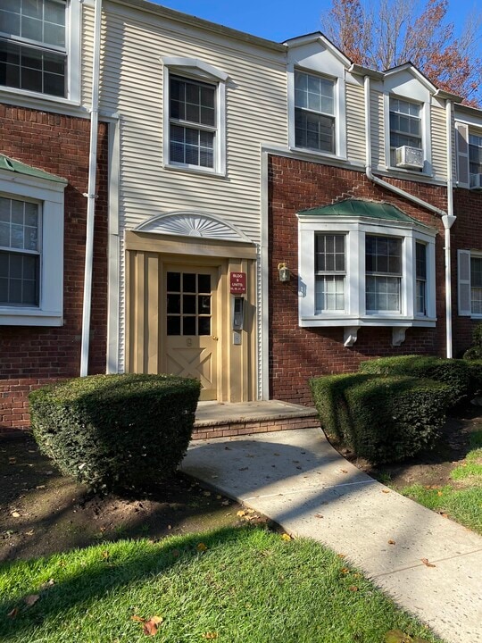 800 N Broad St, Unit 64 in Elizabeth, NJ - Building Photo
