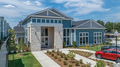 Lively at Cypress Creek in Houston, TX - Foto de edificio - Building Photo