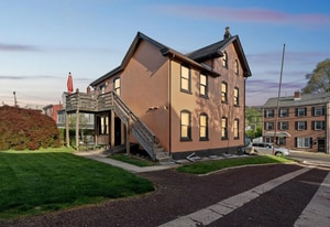 814 E Hector St, Unit Garage in Conshohocken, PA - Building Photo