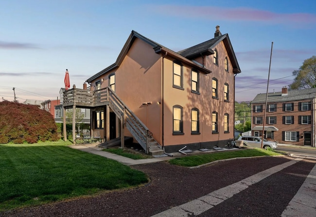 814 E Hector St, Unit Garage