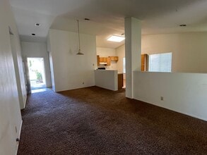2325 Shoshone Dr in Bishop, CA - Building Photo - Building Photo