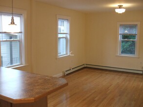 345 Market St, Unit 3 in Boston, MA - Building Photo - Building Photo