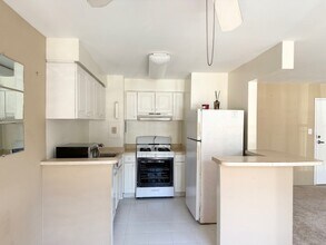 12 S Van Dorn St, Unit 407 in Alexandria, VA - Building Photo - Building Photo