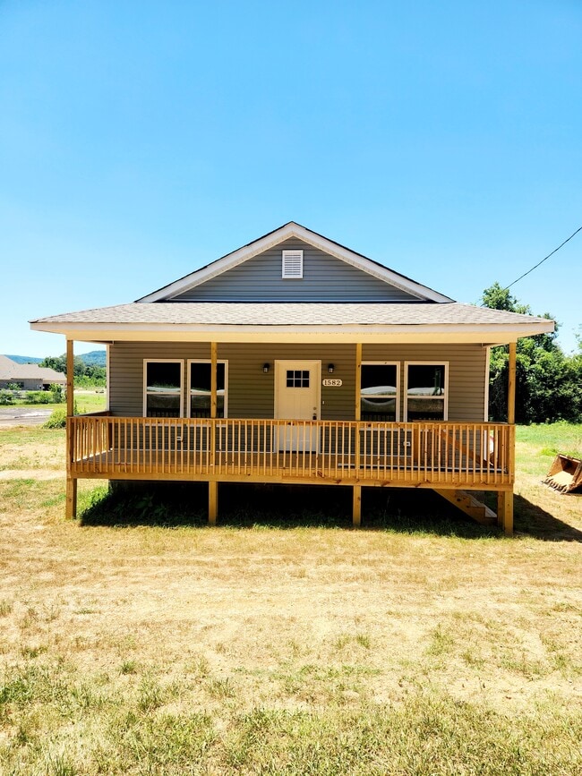 property at 1582 Hobbs Island Rd SE
