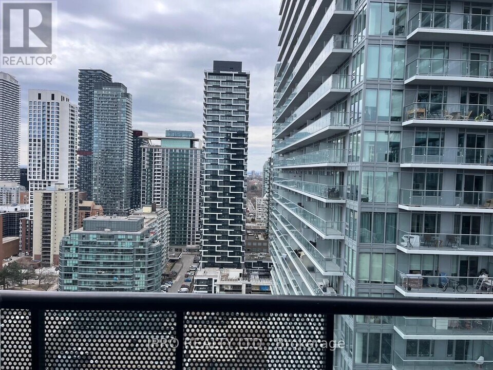 127-2127 Broadway Ave in Toronto, ON - Building Photo