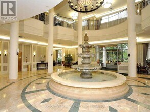 25 Kingsbridge Garden Cir in Mississauga, ON - Building Photo - Building Photo